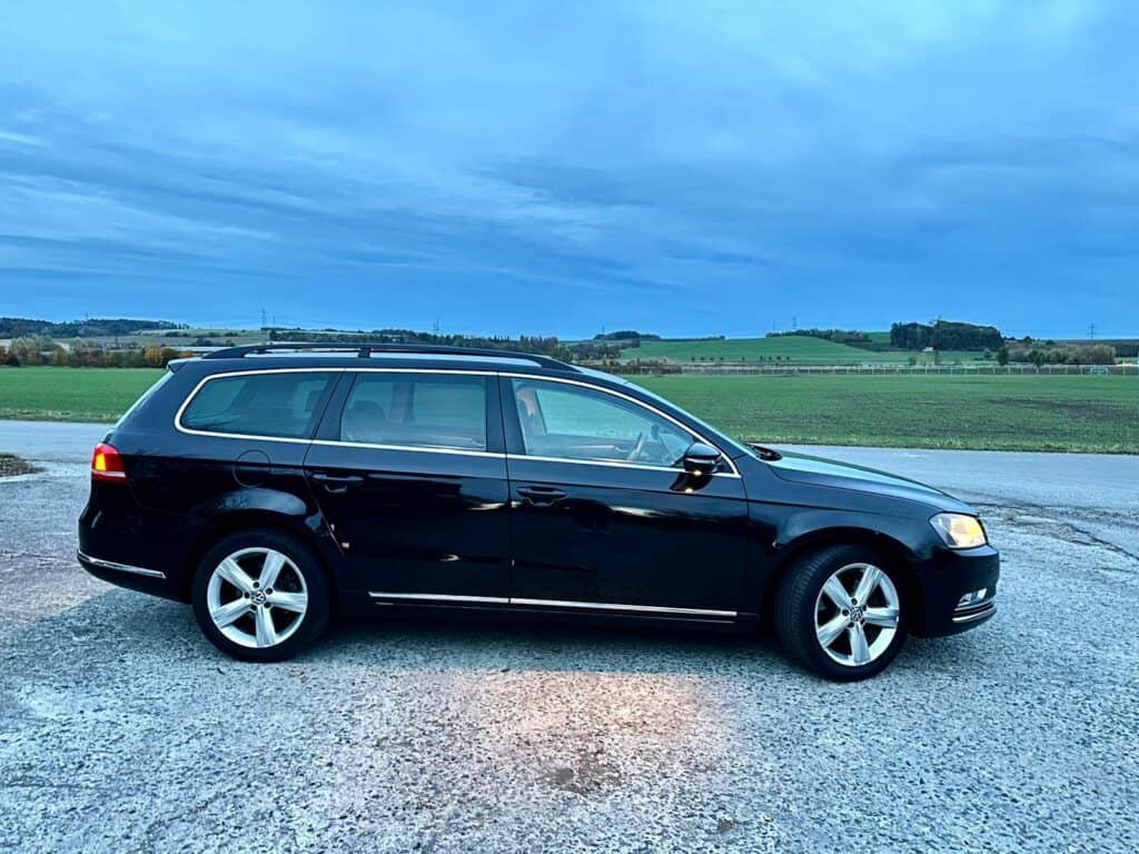 VOLKSWAGEN PASSAT B7 2,0TDI 103 KW kombi