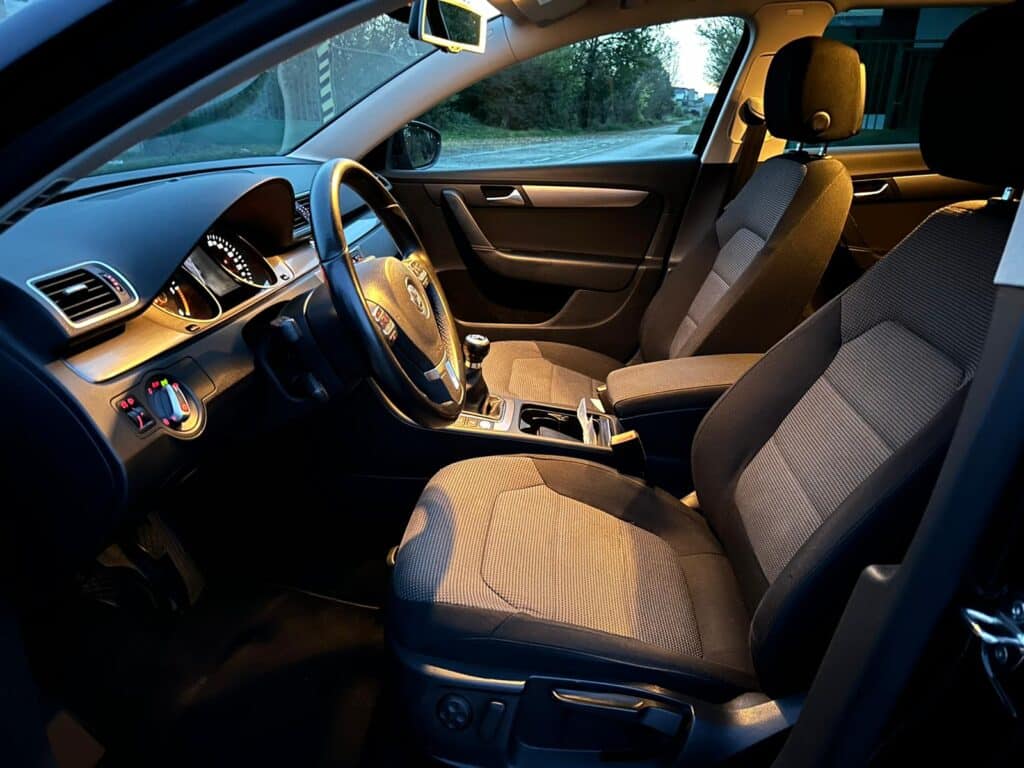 VOLKSWAGEN PASSAT B7 2,0TDI 103 KW kombi