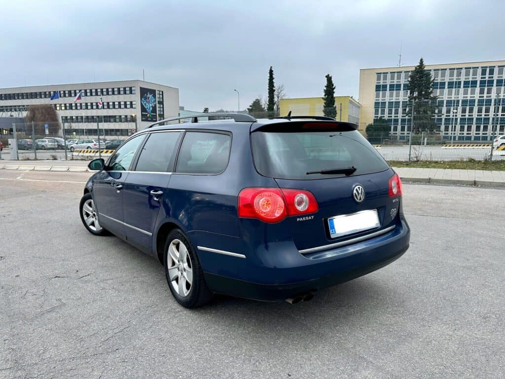 VOLKSWAGEN PASSAT B6 2.0TDI 103 KW COMFORTLINE 8