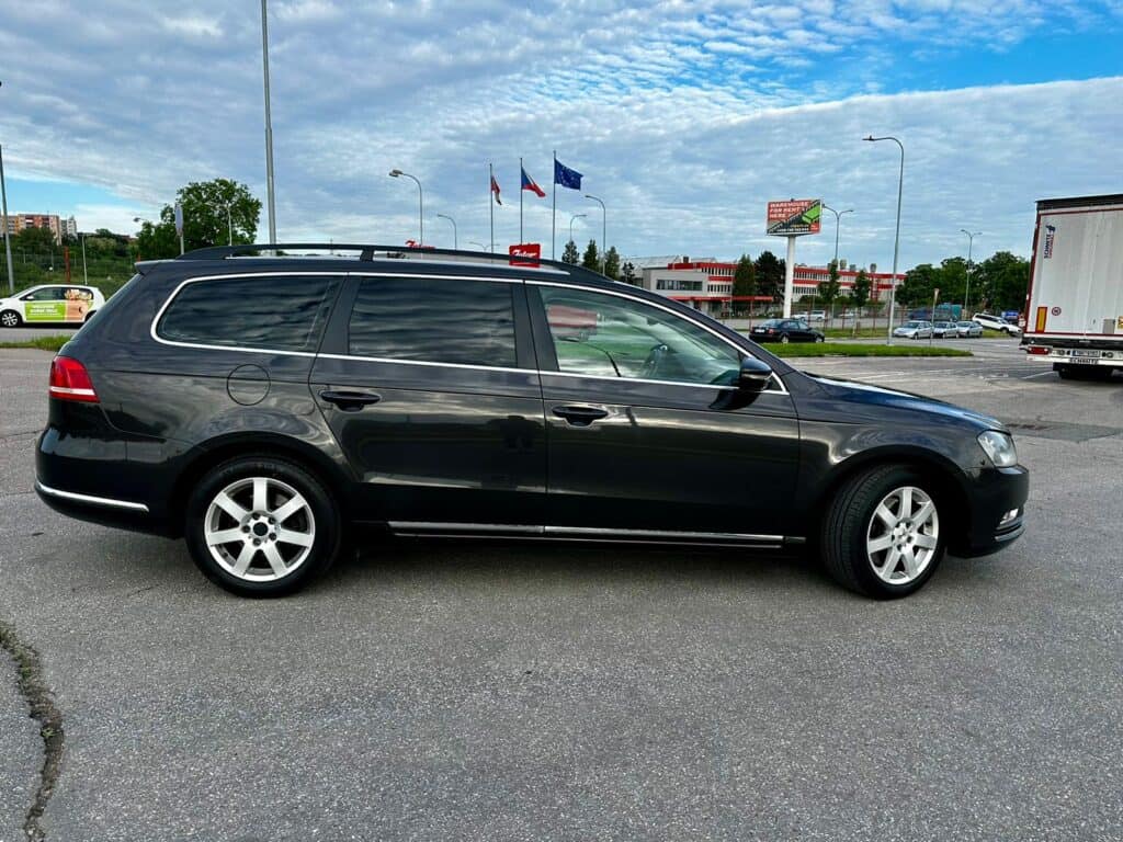 VOLKSWAGEN PASSAT B7 2,0TDI 103 KW kombi new 3