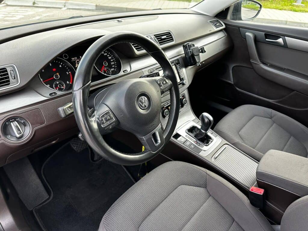 VOLKSWAGEN PASSAT B7 2,0TDI 103 KW kombi new 7