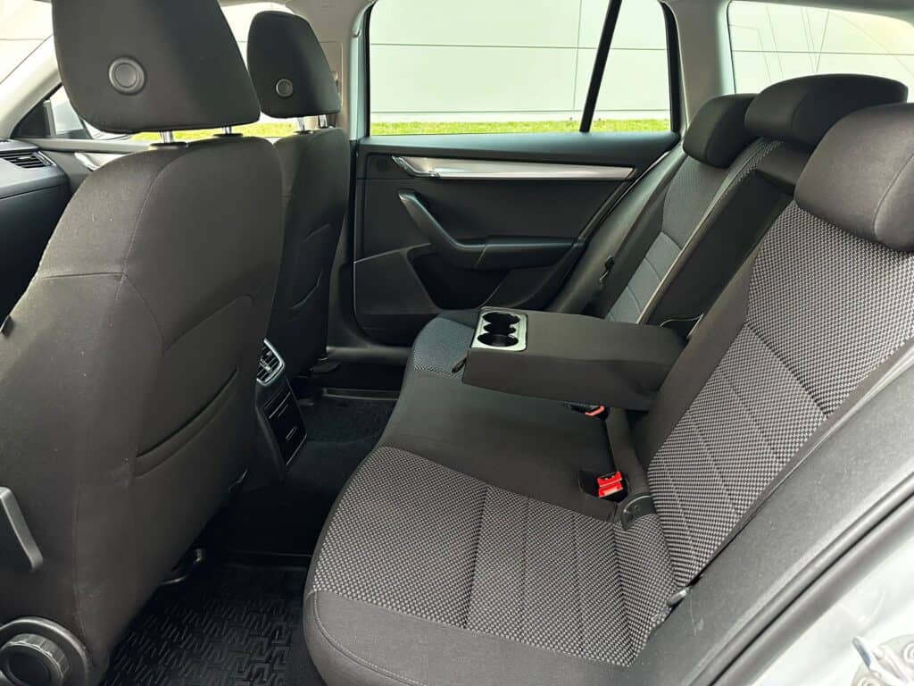 ŠKODA OCTAVIA III 1.6TDI AMBITION DSG PANORAMA