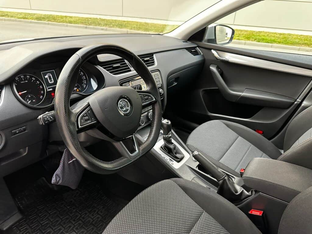 ŠKODA OCTAVIA III 1.6TDI AMBITION DSG PANORAMA
